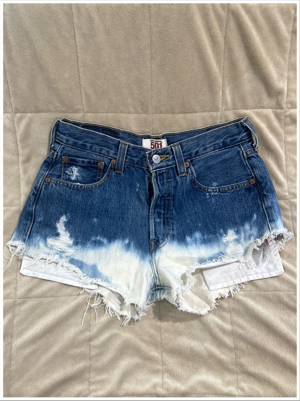 Levi’s 501 Upcycled Bleached Ombre Cutoff Denim Shorts ~ Size 29 ~ Item #1106